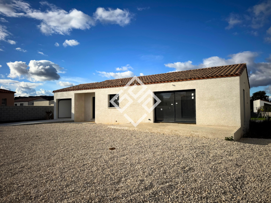 Villa récente avec terrain généreux