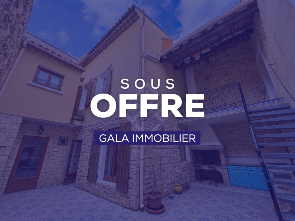 Maison de village avec cour intérieure et grand hangar